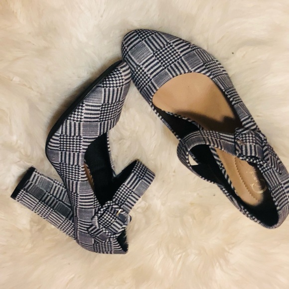Mary Jane Women’s Plaid Pattern High Heels - Picture 4 of 4